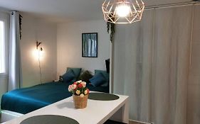 Studio Near Parking With Wifi Center